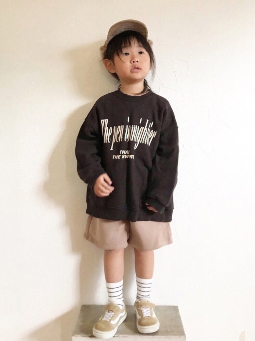 「ビッグシルエット、スウェット、韓国子供服、monmimi、ハーフパンツ、ボーダーソックス、VANS、オールドスクール、秋のコーデ、フライトキャップ」｜「しまむらのアイテム（帽子、ベージュ系）」を使った、maakeeさん（キッズ・100cm）の秋コーディネートの1枚目の写真