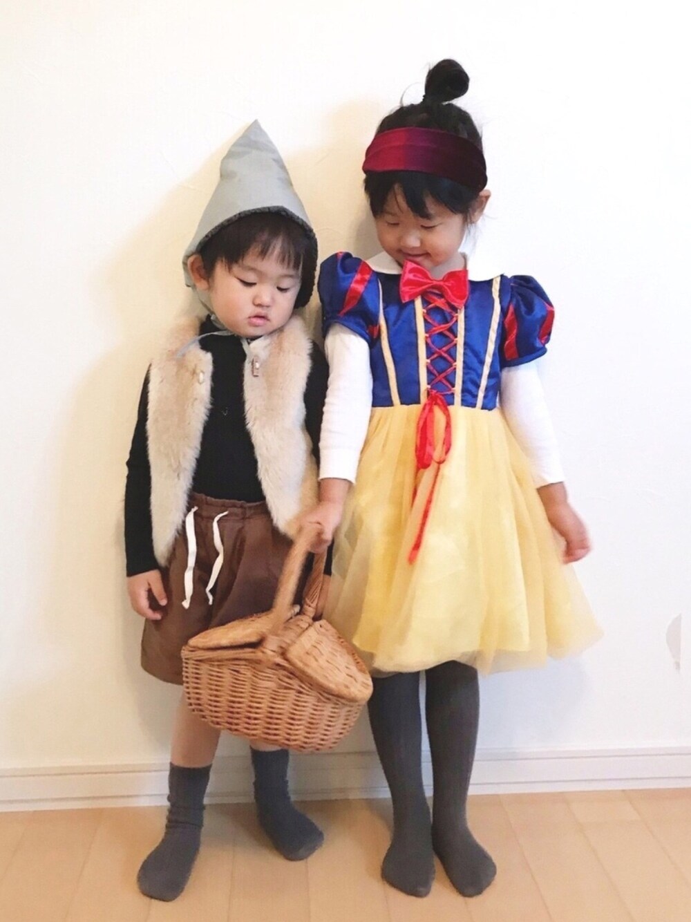 「wearhalloween2020、ハロウィン、ハロウィンコーデ、白雪姫、小人、小人帽、ドレス、handmade」｜「LOWRYS FARMのメンアサタックショートパンツ　885646（その他パンツ、ブラウン系）」を使った、maakeeさん（キッズ・100cm）の秋コーディネートの1枚目の写真