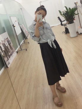「アイテム（デニムジャケット、シルバー系）」を使った、Akaさん（レディース・160cm）の夏コーディネート