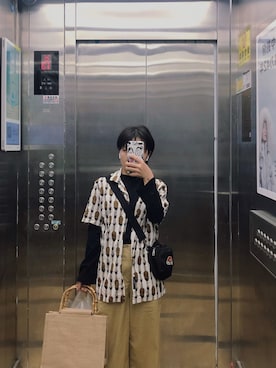 「Mo&Co.（モーアンドコー）のアイテム（チノパンツ）」を使った、Akaさん（レディース・157cm）の秋コーディネート