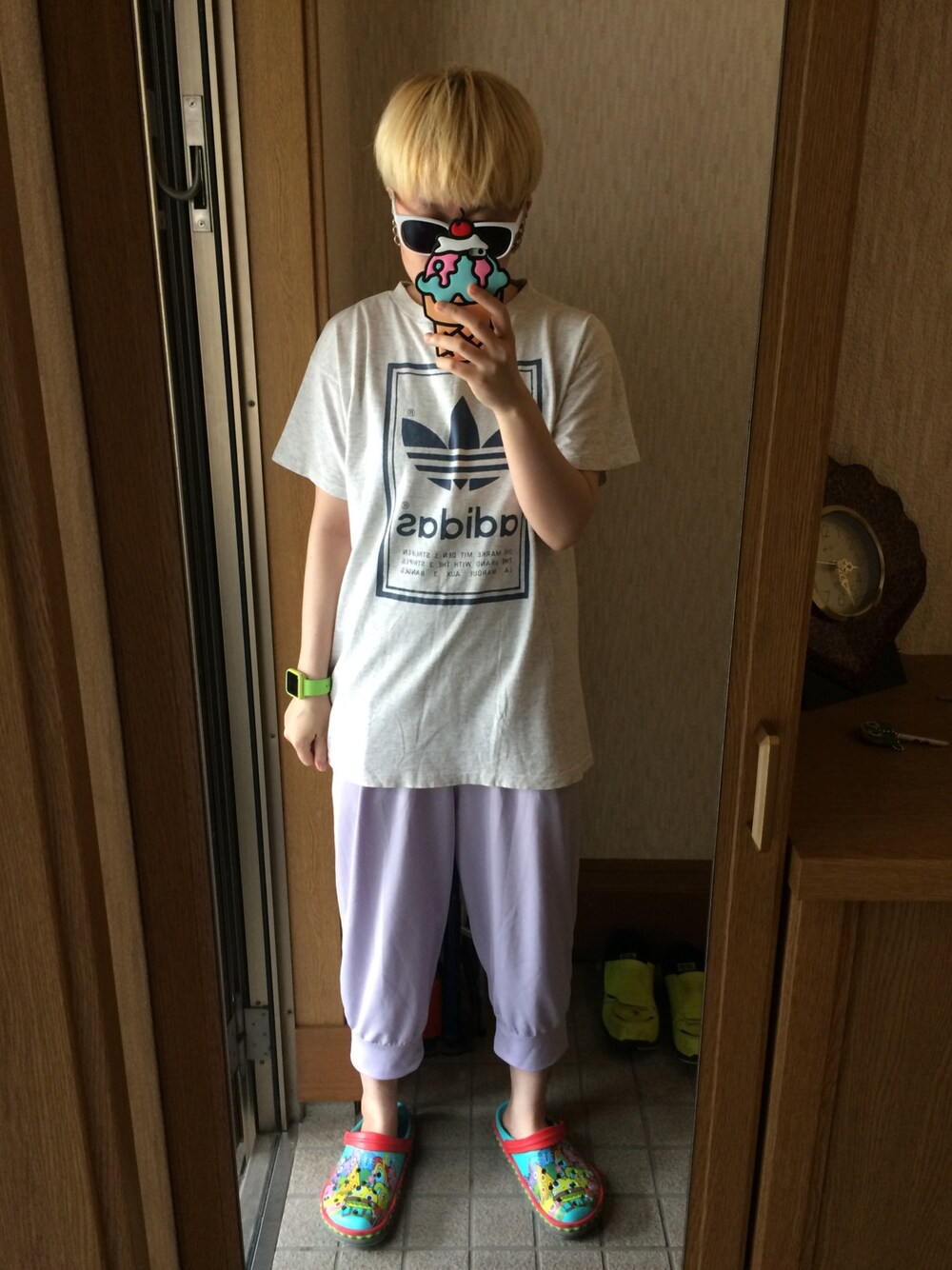 「crocs、adidas、GU」｜「crocsのCROCS Sandals（サンダル、その他）」を使った、keiさん（メンズ・160cm）の秋コーディネートの1枚目の写真