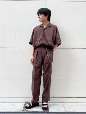 「JUNRED（ジュンレッド）の【セットアップ可能】エアリーストレッチドルマンシャツ（シャツ/ブラウス、ブラウン系）」を使った、umesakiさん（メンズ・165cm）の夏コーディネート