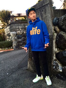 「ALIFE（エーライフ）のアイテム」を使った、Kalassy Nikoffさん（メンズ・163cm）の冬コーディネート