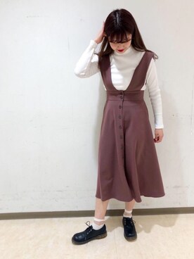「カフェ」｜「アイテム（オールインワン・サロペット）」を使った、コーディネートスタッフさん（レディース・162cm）の冬コーディネート