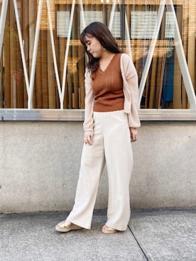 「アイテム（トップス、ブラウン系）」を使った、コーディネートスタッフさん（レディース・155cm）の春コーディネート