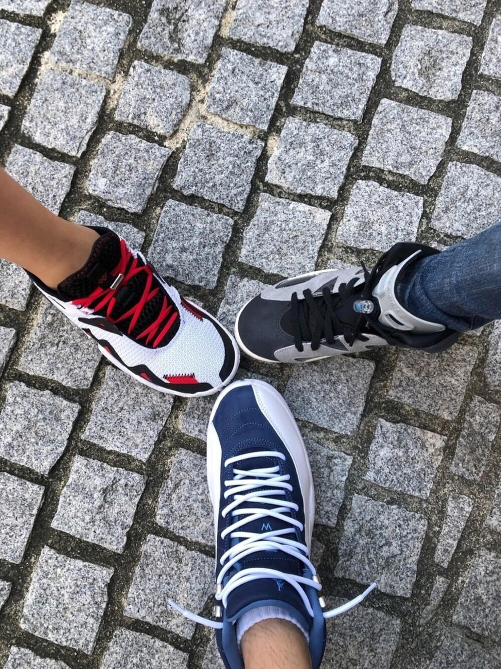 「娘はまだ歩けない、JORDANファミリー」｜「NIKEのアイテム（スニーカー、その他）」を使った、hachi8さん（メンズ・174cm）の秋コーディネートの1枚目の写真