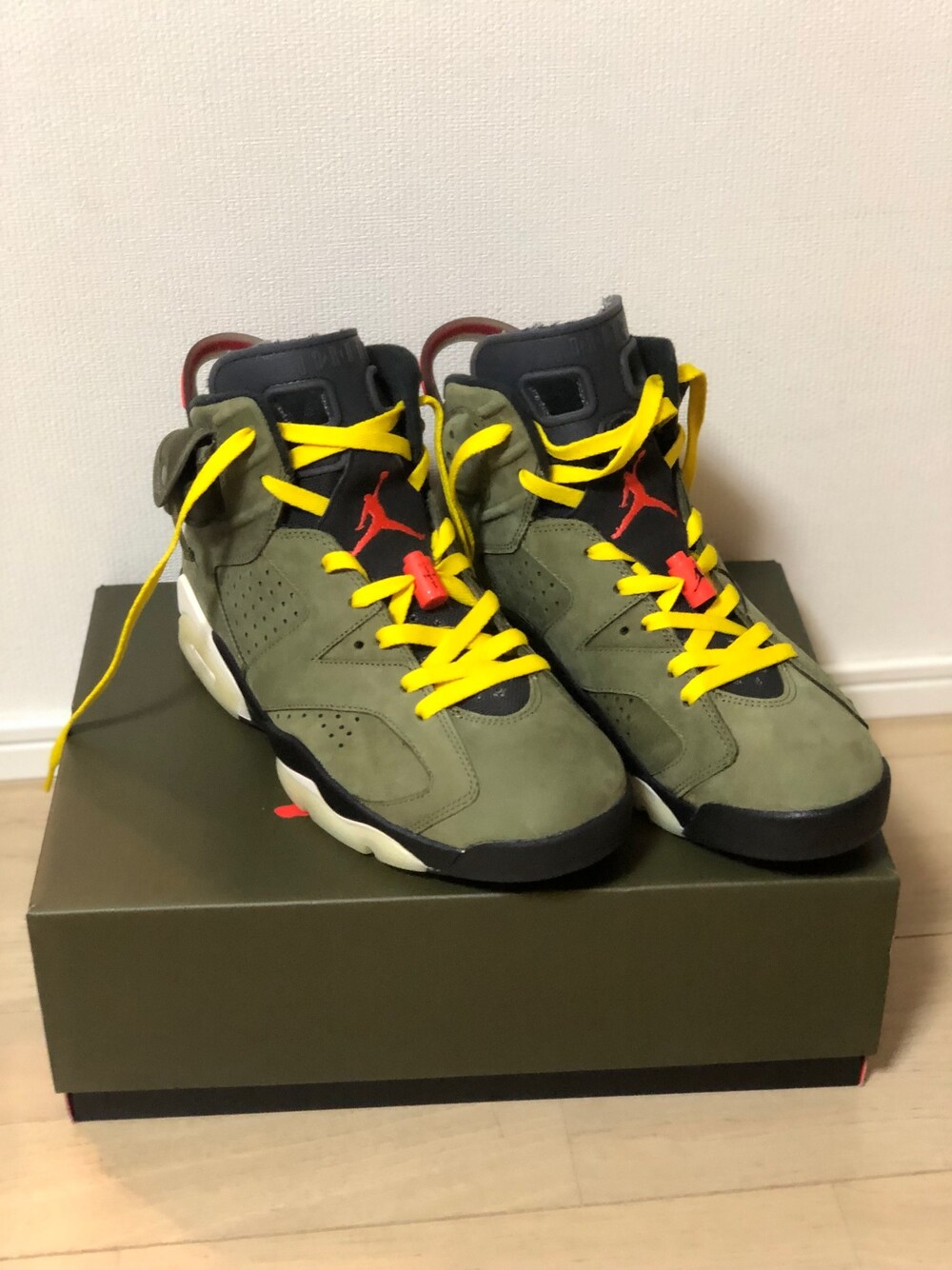 「初初初、テンション上がる、次は何買おう🤔、オフホワ欲しい☺️」｜「NIKE×トラヴィスのアイテム（スニーカー、グリーン系）」を使った、hachi8さん（メンズ・174cm）の秋コーディネートの1枚目の写真