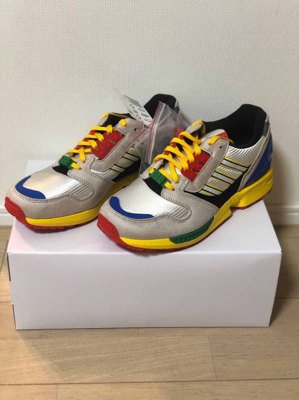 「adidas×LEGOのアイテム（スニーカー、その他）」を使った、hachi8さん（メンズ・174cm）の秋コーディネートの1枚目の写真