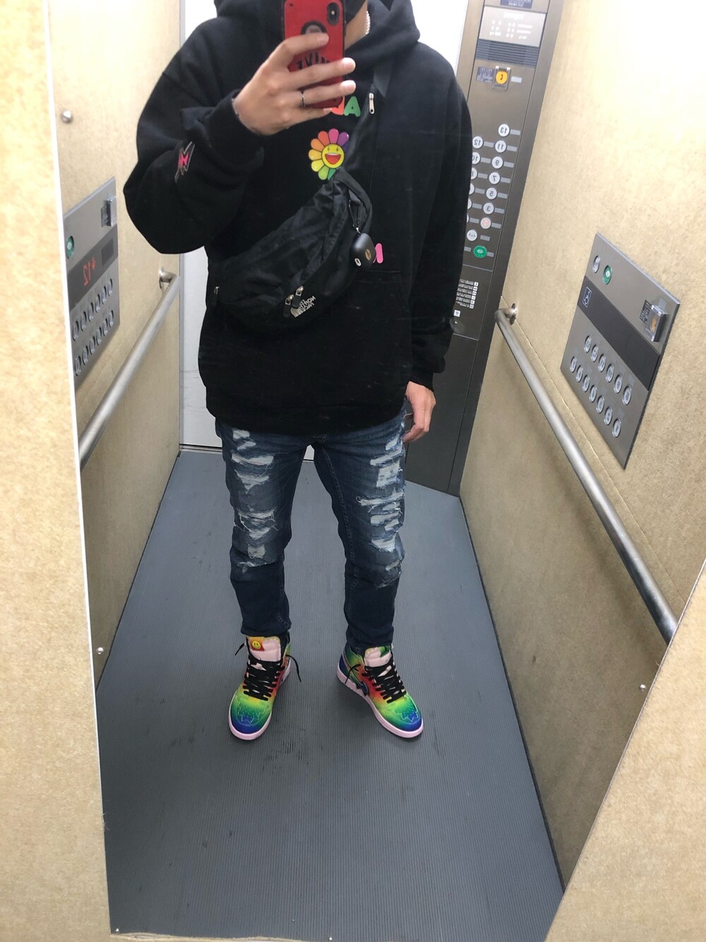 「j.balvin、ストリートMIX、ストリート、スニーカーコーデ、スニーカー好きと繋がりたい、スニーカーおじさん、ちょっと暑い、おしゃれさんと繋がりたい」｜「NIKEのアイテム（スニーカー、その他）」を使った、hachi8さん（メンズ・175cm）の春コーディネートの1枚目の写真