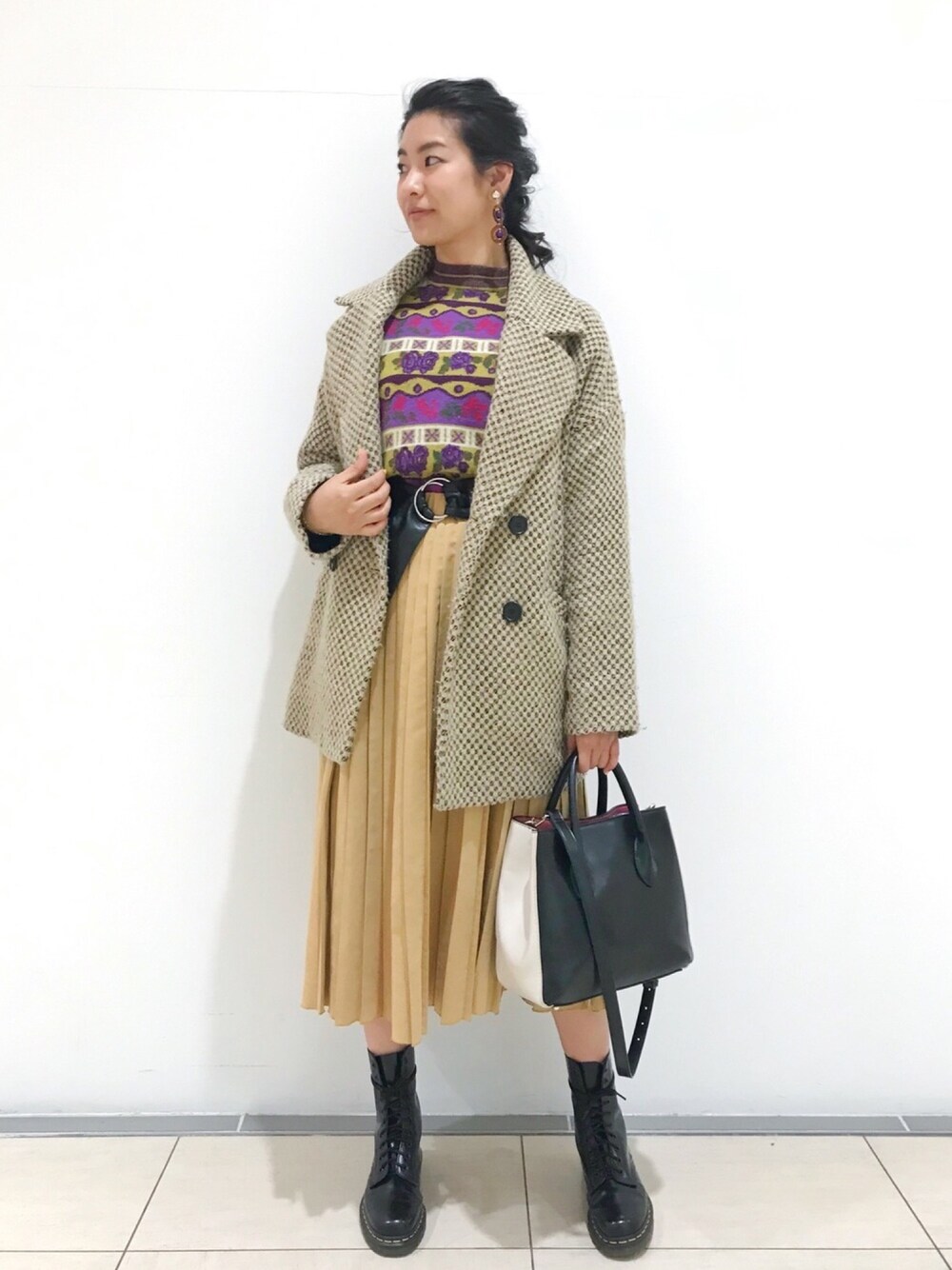 「KENZO、titty&Co.、ZARA、Dr.Martens、10ホール、レトロ、柄ニット、プリーツスカート、編み上げブーツ、レトロコーデ」｜「Dr. Martensの1490Z 10EYE BOOT / 10ホールブーツ（ブーツ、ブラック系）」を使った、りなっぺさん（レディース・161cm）の冬コーディネートの1枚目の写真