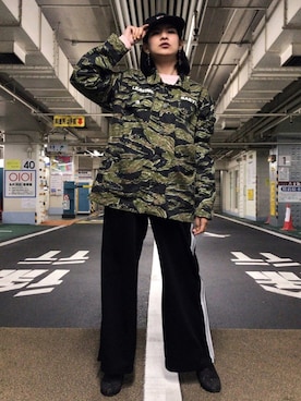 「ジャージーパンツ」｜「アイテム（ミリタリージャケット）」を使った、りなっぺさん（レディース・161cm）の春コーディネート