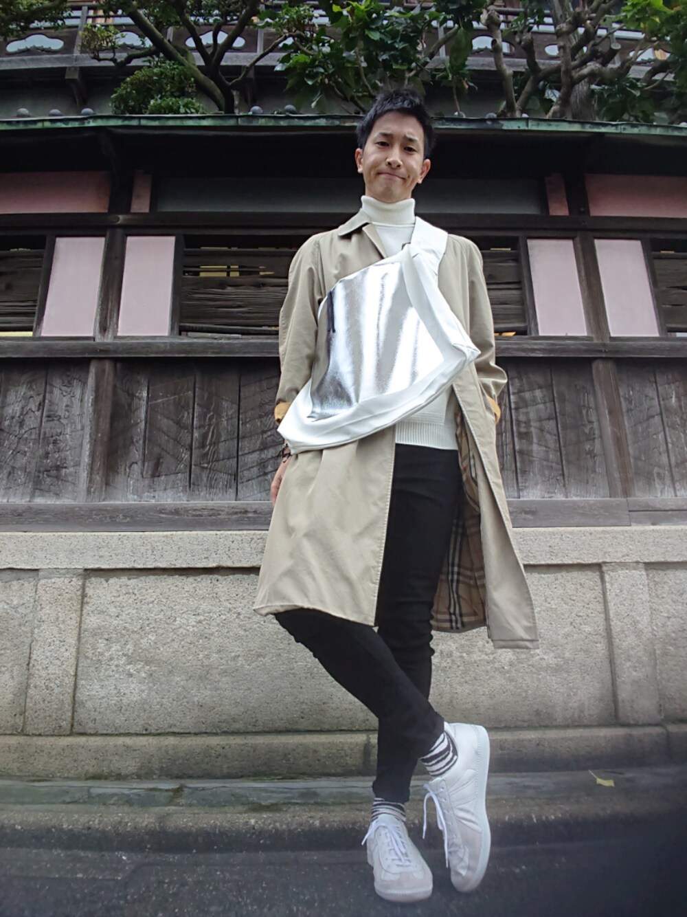 「冬コーデ、おしゃれさんと繋がりたい、秋冬、ロングコート、古着、古着好きな人と繋がりたい、古着ミックス、古着好きフォローしてください！、古着コーデ、いいね、save、フォローお願いします🤑」｜「BURBERRYのアイテム（ステンカラーコート、ベージュ系）」を使った、yuki.t さん（メンズ・172cm）の冬コーディネートの1枚目の写真