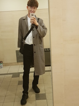 「秋のブラウンスタイル」｜「アイテム（ステンカラーコート）」を使った、Jun Yup Leeさん（メンズ・183cm）の秋コーディネート
