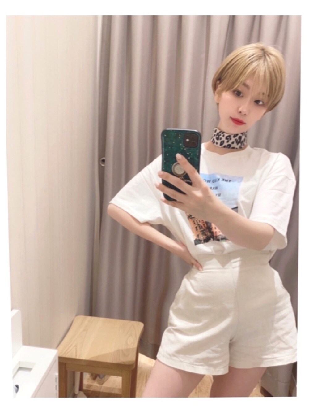 「シンプルコーデ、プチプラコーデ、シューラルー、おしゃれさんと繋がりたい、骨格診断、大人カジュアル、ワントーンコーデ、ロゴT、ラフ、ベージュコーデ」｜「Cutie Blondeの【M-L】転写BIGTシャツ（Tシャツ/カットソー、ホワイト系）」を使った、takapiiさん（レディース・160cm）の夏コーディネートの1枚目の写真