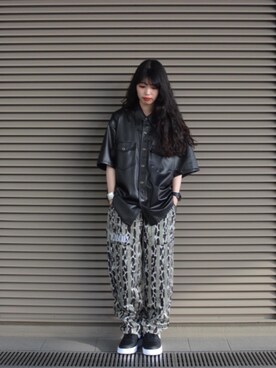 「PLEASURES（プレジャー）のアイテム（パンツ）」を使った、Momo Mizoteさん（レディース・154cm）の春コーディネート