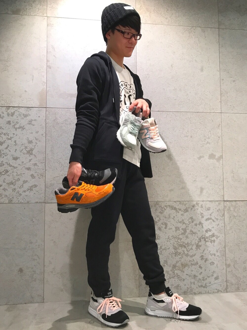 「カジュアル、ニューバランス、NEWBALANCE、モノトーン、ＮＢ、北海道、秋、カスタマイズ、NBスタイル、NB1」｜「NEW BALANCEのニットビーニー（ニットキャップ/ビーニー、ブラック系）」を使った、NEWBALANCESAPPOROさん（メンズ・173cm）の秋コーディネートの1枚目の写真