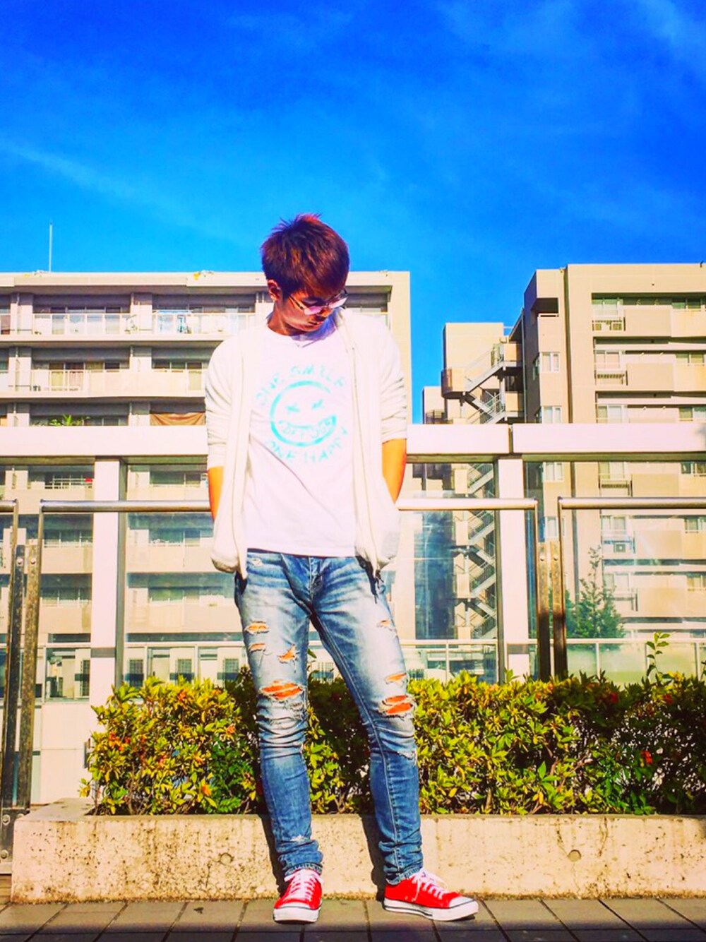 「夏、シンプル、ootd、GOSTAR DE FUGA、converse、春コーデ、フォローミー」｜「GOSTAR DE FUGAのアイテム（Tシャツ/カットソー、ホワイト系）」を使った、YUKIさん（メンズ・177cm）の春コーディネートの1枚目の写真