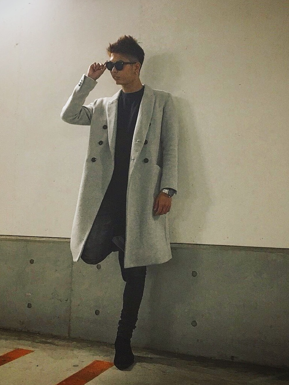 「オトナカジュアル、カジュアルコーデ、キレイめ、シンプルコーデ、デニム、コート、おしゃれさんと繋がりたい、フォローミー、fashion、デート」｜「GOSTAR DE FUGAのメルトンダブルブレストコート（チェスターコート、グレー系）」を使った、YUKIさん（メンズ・177cm）の秋コーディネートの1枚目の写真