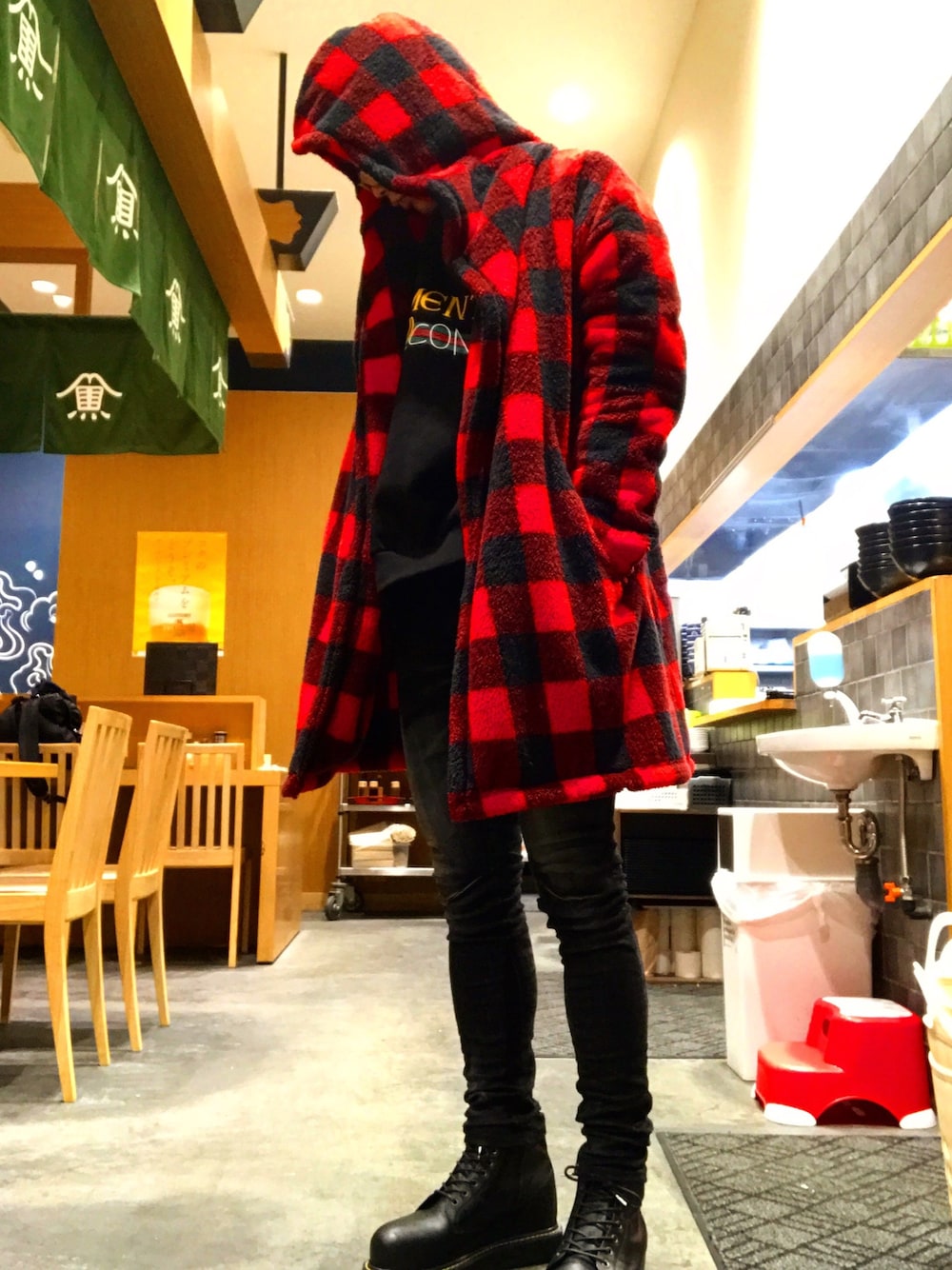 「冬コーデ、ストリート、ボア、三代目JSB、おしゃれさんと繋がりたい、fashion、クリスマス、赤、チェック」｜「GALLIS ADDICTIONのアイテム（ジャケット/アウター、レッド系）」を使った、YUKIさん（メンズ・177cm）の冬コーディネートの1枚目の写真