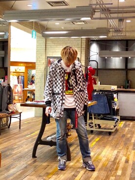 「金髪」｜「アイテム（ブルゾン）」を使った、カイさん（メンズ・176cm）の秋コーディネート