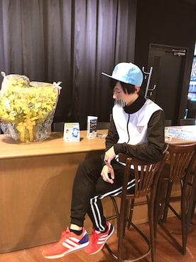 「Guess（ゲス）のアイテム（ジャージ）」を使った、ISSEYさん（メンズ・170cm）の秋コーディネート