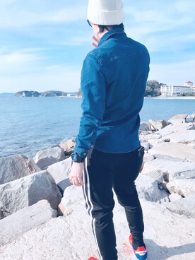 「海」｜「アイテム（ニットキャップ/ビーニー）」を使った、ISSEYさん（メンズ・170cm）の春コーディネート