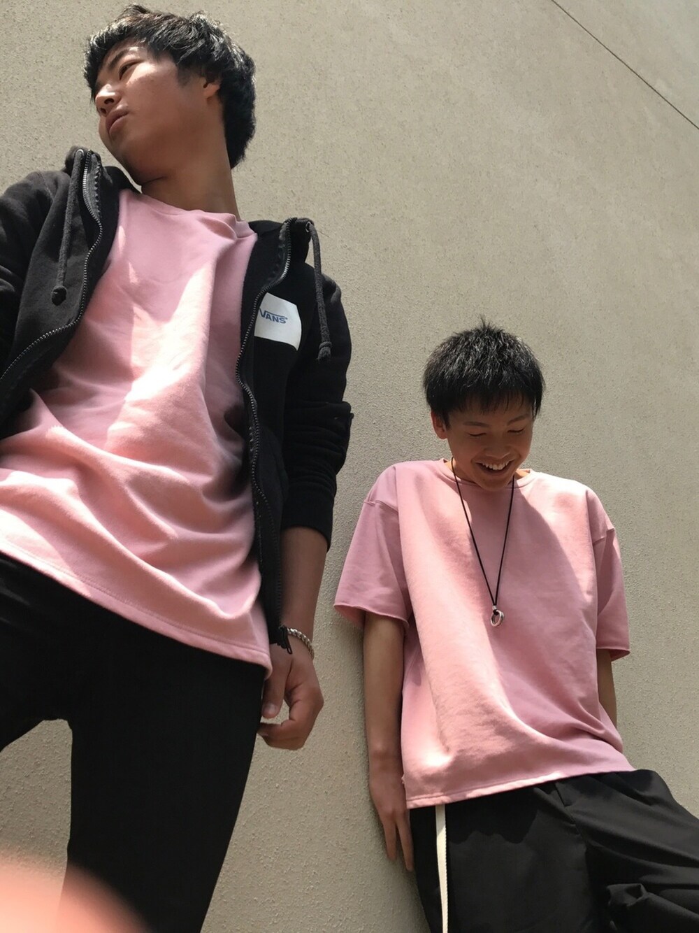 「RAGEBLUEのアイテム（Tシャツ/カットソー、ピンク系）」を使った、うっちゃすさん（メンズ・161cm）の春コーディネートの1枚目の写真