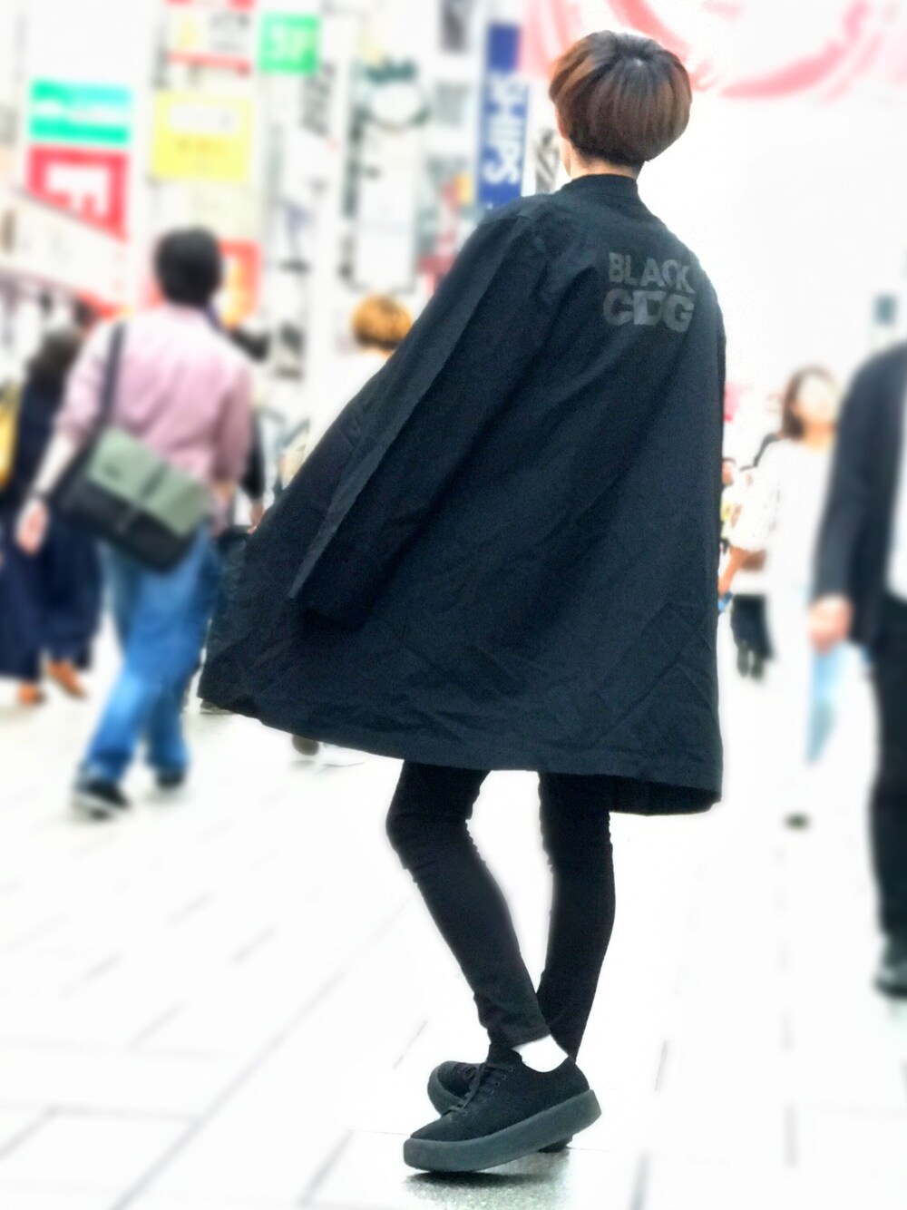 「秋コーデ、休日スタイル、モード、オールブラック、ロングコート、黒スキニー、おしゃれさんと繋がりたい、COMME des GARCONS、BLACK COMME des GARÇONS、Tokyo bopper」｜「BLACK COMME des GARCONSのアイテム（その他アウター、ブラック系）」を使った、KaiToさん（メンズ・170cm）の秋コーディネートの1枚目の写真