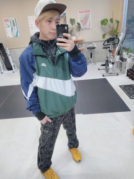 「F.C.R.B.（エフシーアールビー）のアイテム（パンツ）」を使った、BOSS.Buckyさん（メンズ・169cm）の秋コーディネート