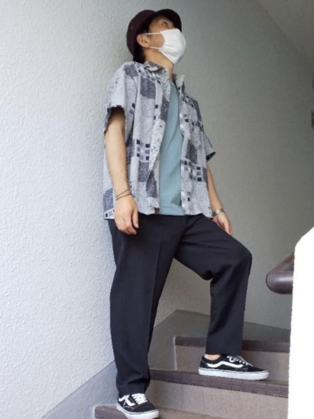 「ポリシャツ、バケットハット、ミントグリーン、UNIQLO、オールドスクール、シャツ好き集まれ、柄シャツ」｜「VANSのVANS ヴァンズ OLD SKOOL DX オールドスクール DX V36CL+ BLACK（スニーカー、ブラック系）」を使った、めろはやぶささん（メンズ・173cm）の夏コーディネートの1枚目の写真