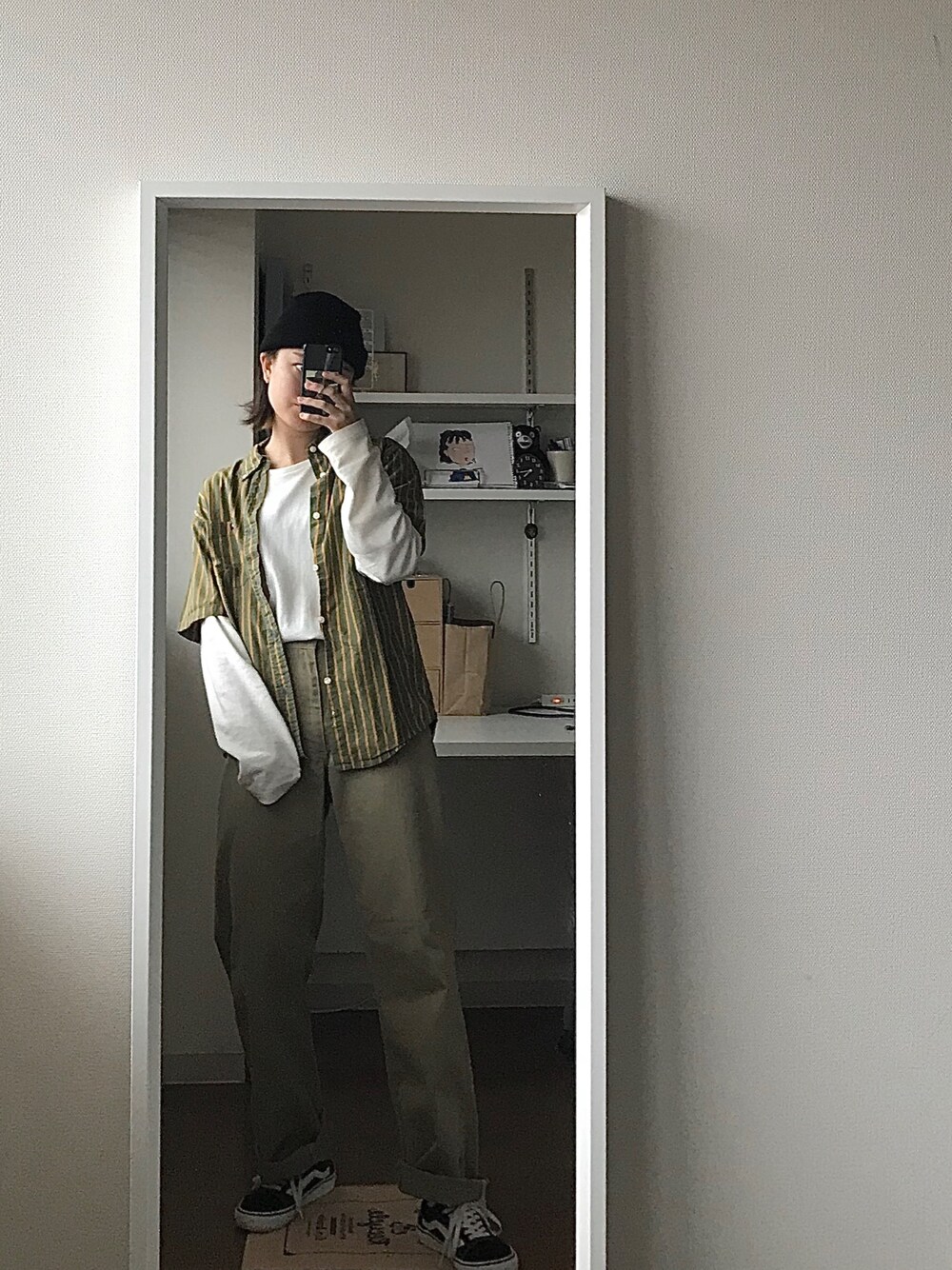 「古着、used、ロンT、ビーニー、レイヤードスタイル、ストリート、メンズライク」｜「TOMMY HILFIGERのアイテム（シャツ/ブラウス、グリーン系）」を使った、ほさん（レディース・162cm）の秋コーディネートの1枚目の写真