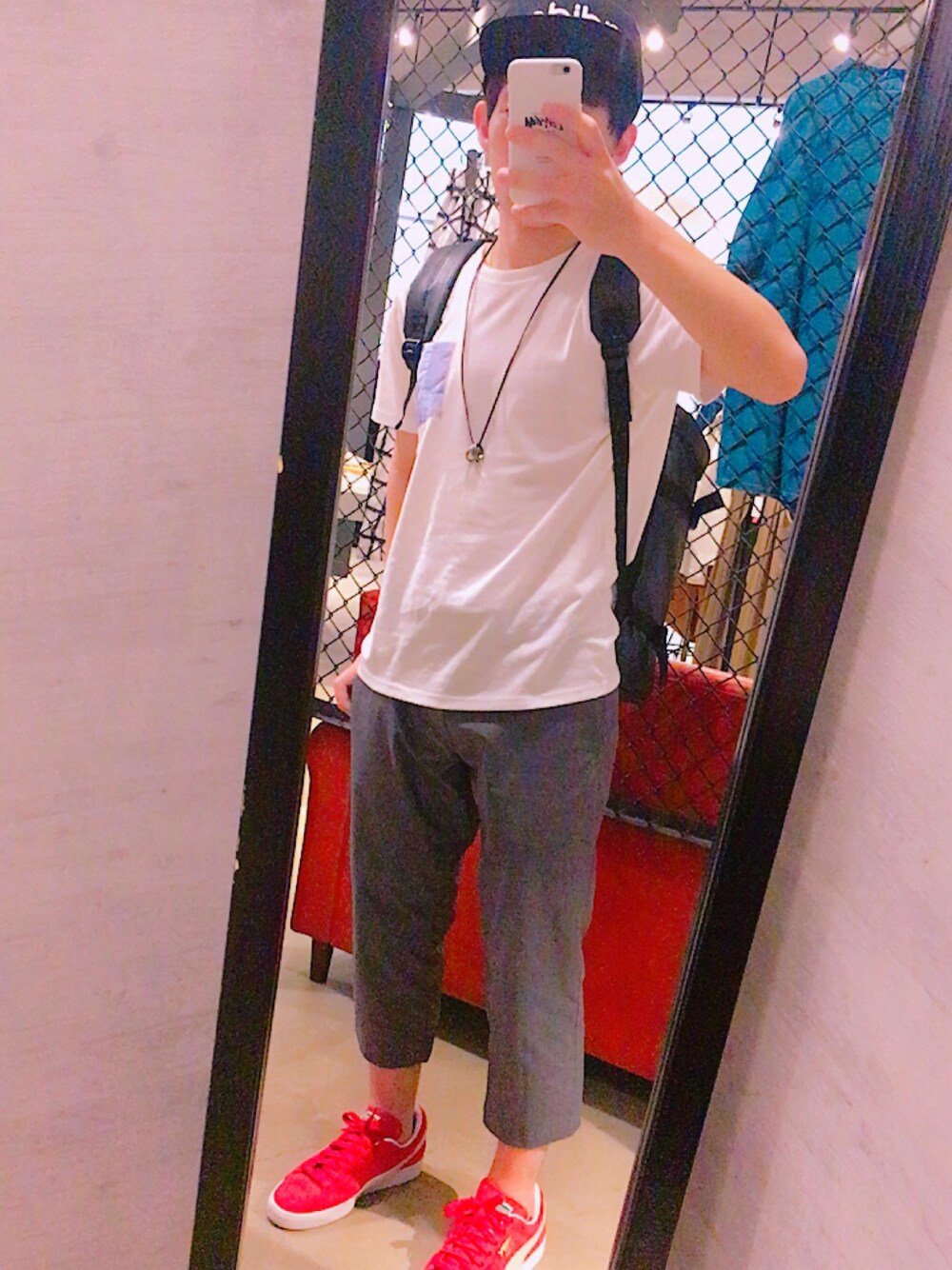 「シンプル、白Tシャツ、低身長」｜「Right-onのアイテム（Tシャツ/カットソー、ホワイト系）」を使った、どんさん（メンズ・165cm）の秋コーディネートの1枚目の写真