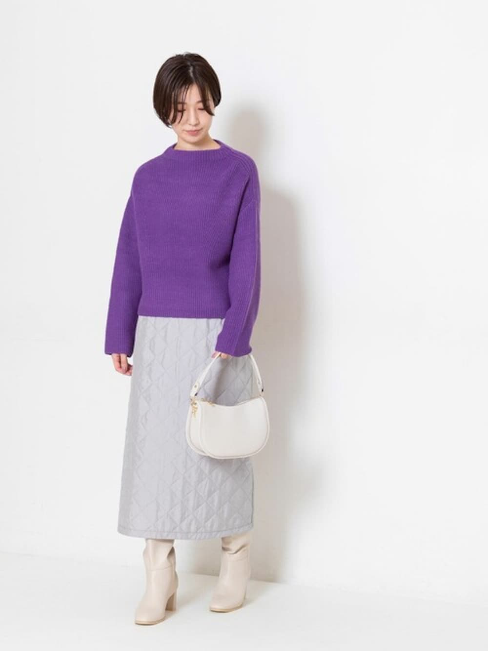 「キルティング、休日スタイル、パープル、トレンドコーデ、カジュアルコーデ、NATURAL BEAUTY BASIC、ナチュラルビューティーベーシック、NBB」｜「NATURAL BEAUTY BASICの寄せ柄フォルムニット（ニット/セーター、パープル系）」を使った、NBB STAFF02さん（レディース・160cm）の冬コーディネートの1枚目の写真