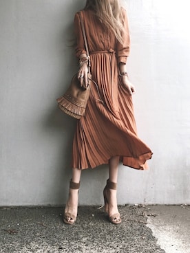 ウエストリボン付きプリーツワンピースを使った人気ファッションコーディネート Wear ウエストリボン付きプリーツワンピースを使った人気ファッションコーディネート Wear