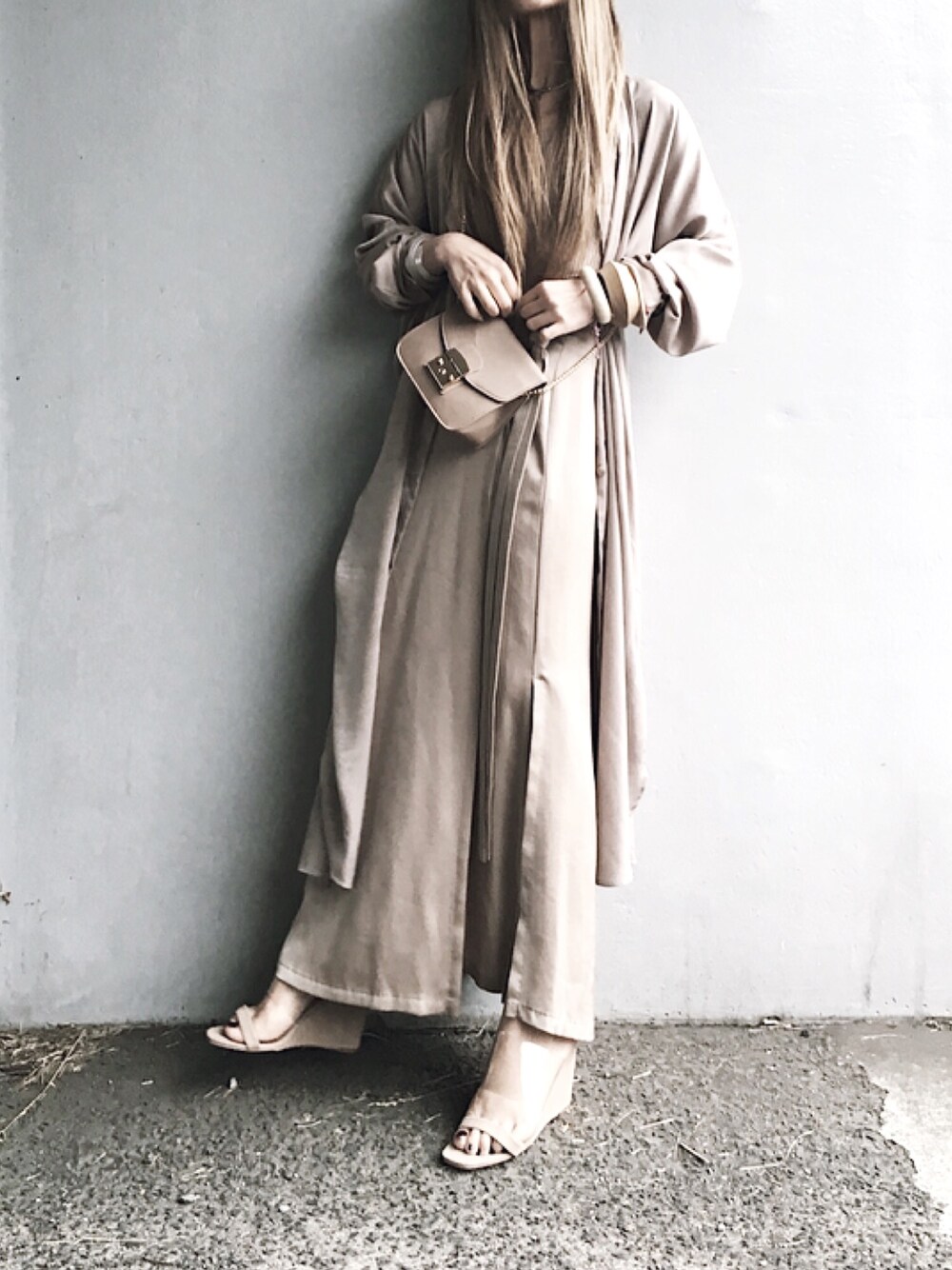 「ワントーンコーデ、マキシスカート、ショルダーバッグ、グレイル、古着、古着MIX、古着コーデ、ヴィンテージ、GRL、vintage」｜「GRLのスカラップリブニットタンクトップ（タンクトップ、ベージュ系）」を使った、Lilyさん（レディース・160cm）の夏コーディネートの1枚目の写真