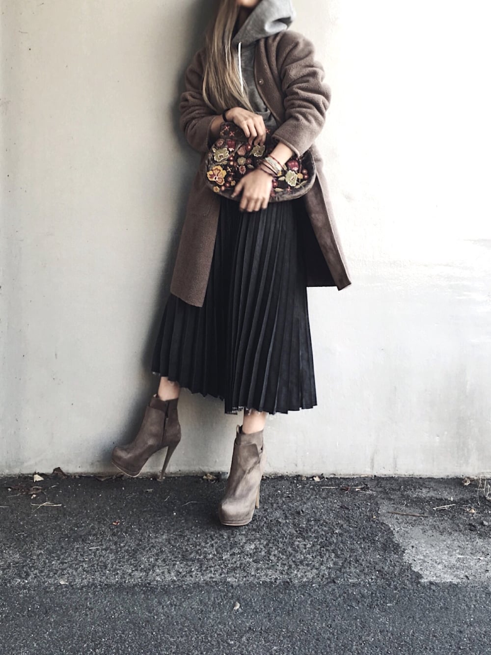 「サニーレーベル、ネネット、リバーシブル、リバーコート、プリーツスカート、ne-net、Sonny　Label」｜「URBAN RESEARCH Sonny Labelのフェイクムートンリバーシブルコート（ムートンコート、ブラウン系）」を使った、Lilyさん（レディース・160cm）の秋コーディネートの1枚目の写真