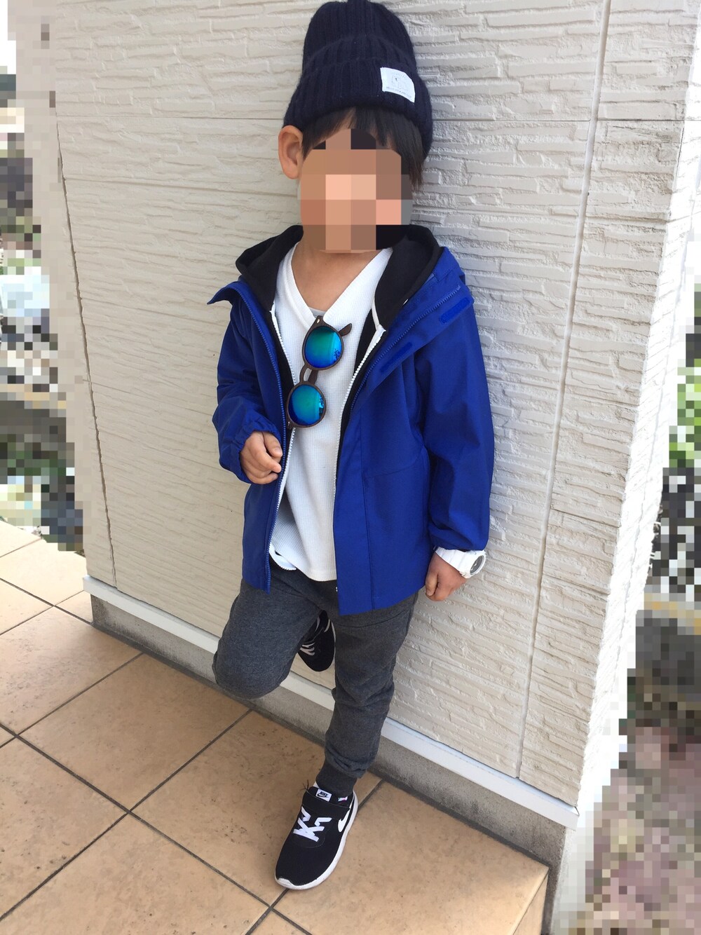 「UNIQLOのBOYS ブロックテックフルジップパーカ（長袖）＋（その他アウター、ブルー系）」を使った、Rooo-Kun( ¨̮ )さん（キッズ・110cm）の冬コーディネートの1枚目の写真