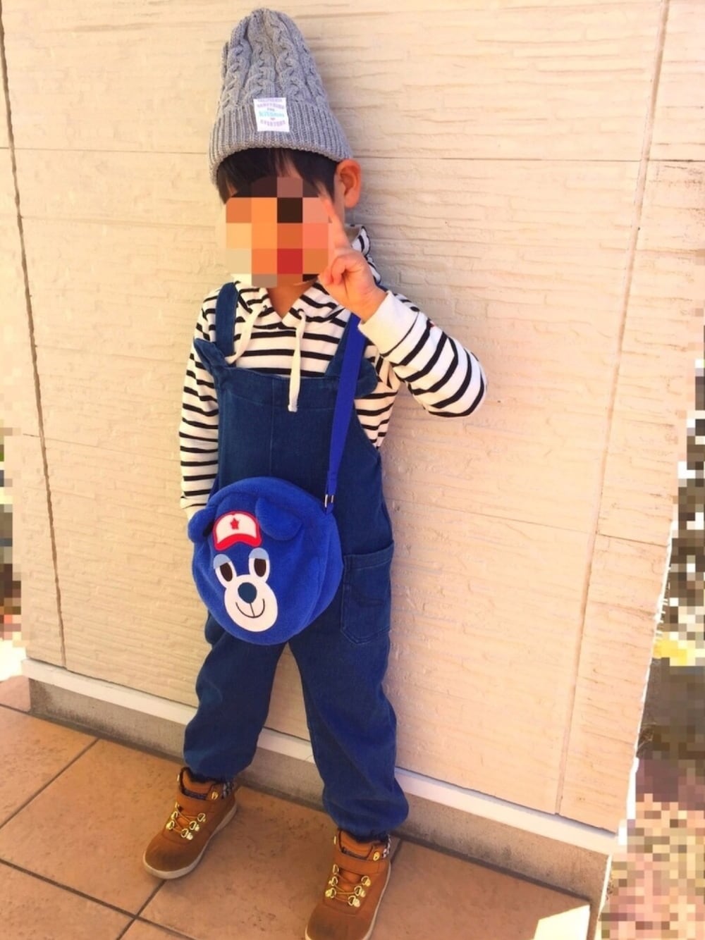 「キッズコーデ、男の子、くまさん、くま耳、ボーダー、ニット帽、ショルダーバッグ」｜「ANAP kidsのパイルベアちゃんポシェット（ショルダーバッグ、ブルー系）」を使った、Rooo-Kun( ¨̮ )さん（キッズ・110cm）の冬コーディネートの1枚目の写真