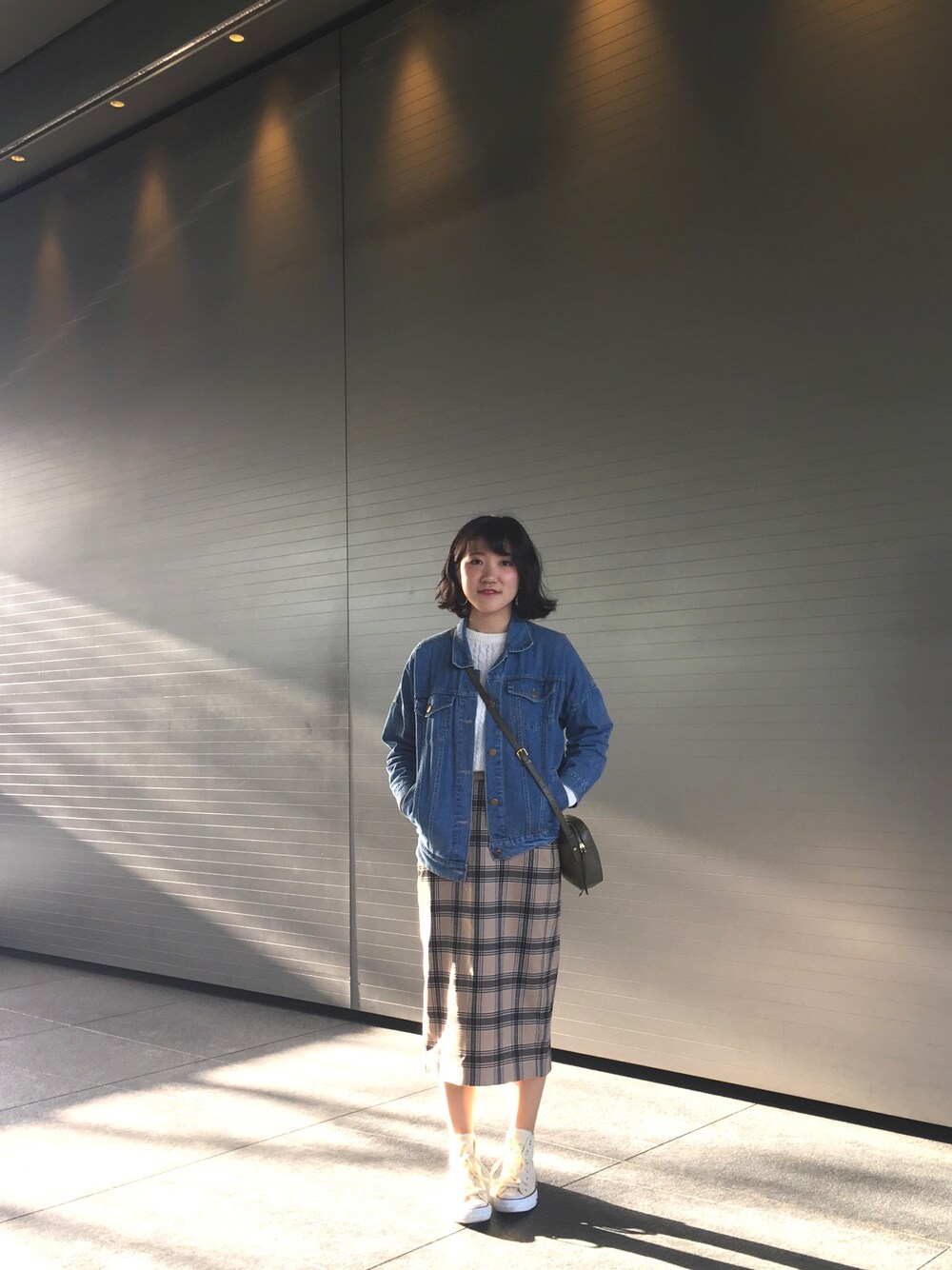 「休日スタイル、シンプル、カジュアルコーデ、春、スニーカーコーデ、GU、おでかけ、宇治、平等院」｜「GUのアイテム（スカート、ベージュ系）」を使った、しんさん（レディース・163cm）の春コーディネートの1枚目の写真