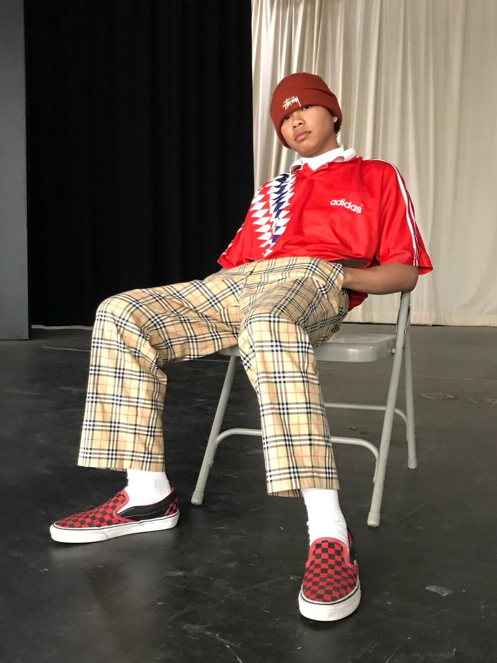「burberry、adidas、stussy、VANS、street、school」｜「VANSのアイテム（スリッポン、レッド系）」を使った、Magliponさん（メンズ・165cm）の冬コーディネートの1枚目の写真