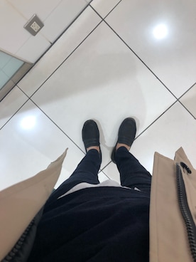 「UGG（アグ）のアイテム（スリッポン、ブラック系）」を使った、けーぴーさん（メンズ・176cm）の冬コーディネート