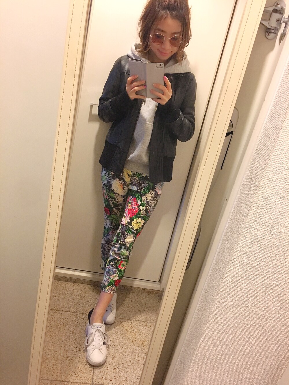 「カジュアルコーデ、パーカー、柄パンツ、休日スタイル」｜「GUのアイテム（パーカー、グレー系）」を使った、majyokaさん（レディース・153cm）の春コーディネートの1枚目の写真