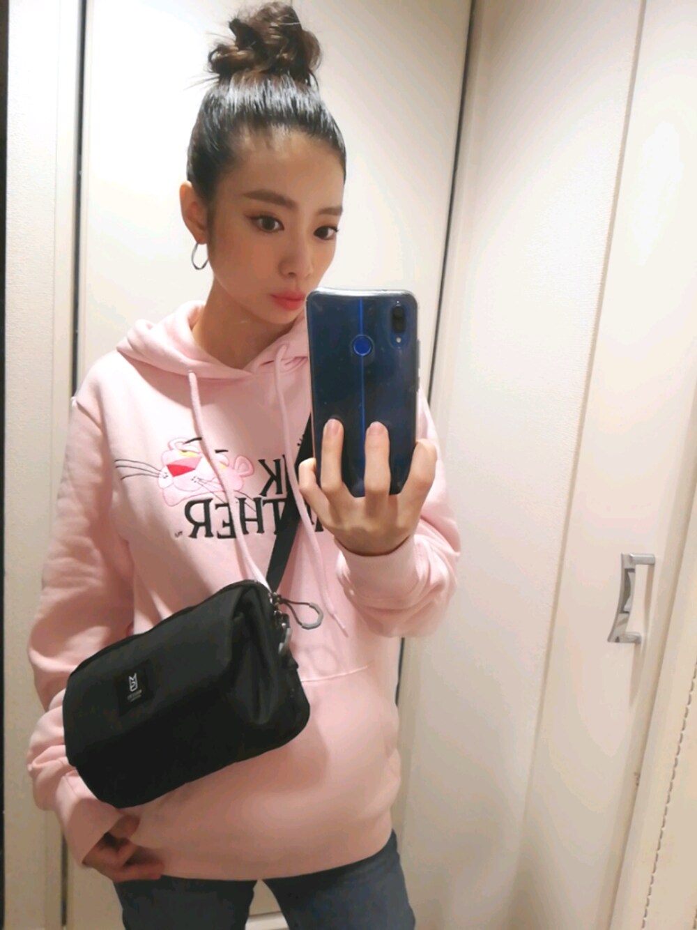 「プチプラ、パーカー、ピンク、カジュアル、マタニティ、H&M」｜「H&Mのアイテム（パーカー、ピンク系）」を使った、majyokaさん（レディース・153cm）の秋コーディネートの1枚目の写真