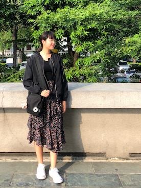 「5（ファイブ）のアイテム（MA-1）」を使った、Naomi Luさん（レディース・166cm）の夏コーディネート
