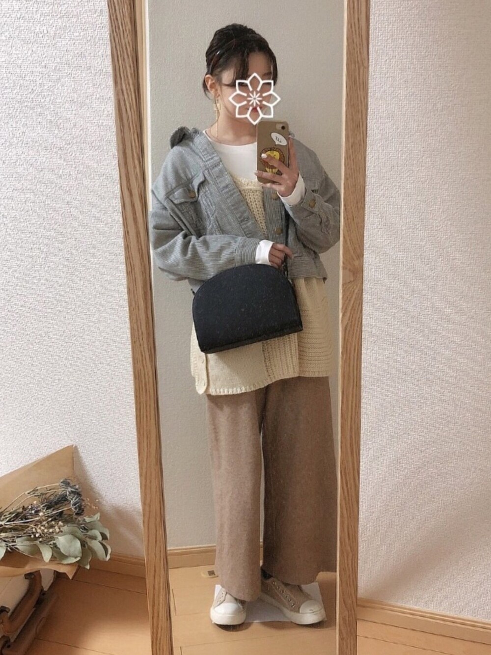 パッチワークビックニットベストを使った人気ファッション