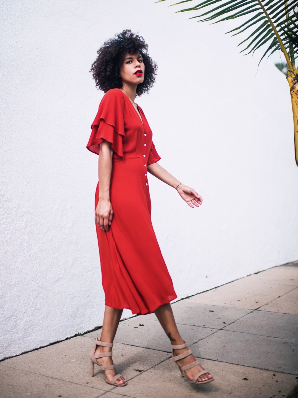 「reddress、red、dress、ootd」｜「KRISTINITのアイテム（ワンピース、レッド系）」を使った、Grasie Mercedesさん（レディース・173cm）の冬コーディネートの1枚目の写真