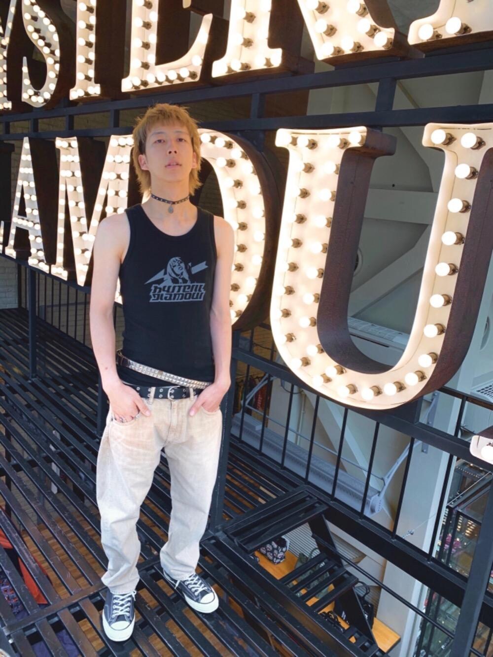 「シンプルコーデ、ノースリーブ、カジュアルコーデ、ヒステリックグラマー、ストリートコーデ、ロックコーデ、グランジコーデ、hysteric glamour、夏コーデ、らふこーで」｜「HYSTERIC GLAMOURのLIGHTNING WOMAN タンクトップ（タンクトップ、ブラック系）」を使った、tomoyaさん（メンズ・174cm）の夏コーディネートの1枚目の写真