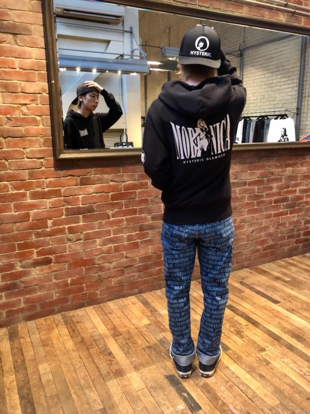 「スウェット、パーカー、シンプルコーデ、ヒステリックグラマー、ストリートコーデ、でにむ、hysteric glamour、らふこーで」｜「HYSTERIC GLAMOURのCIRCLE GIRL メッシュキャップ（キャップ、ブラック系）」を使った、tomoyaさん（メンズ・174cm）の夏コーディネートの1枚目の写真