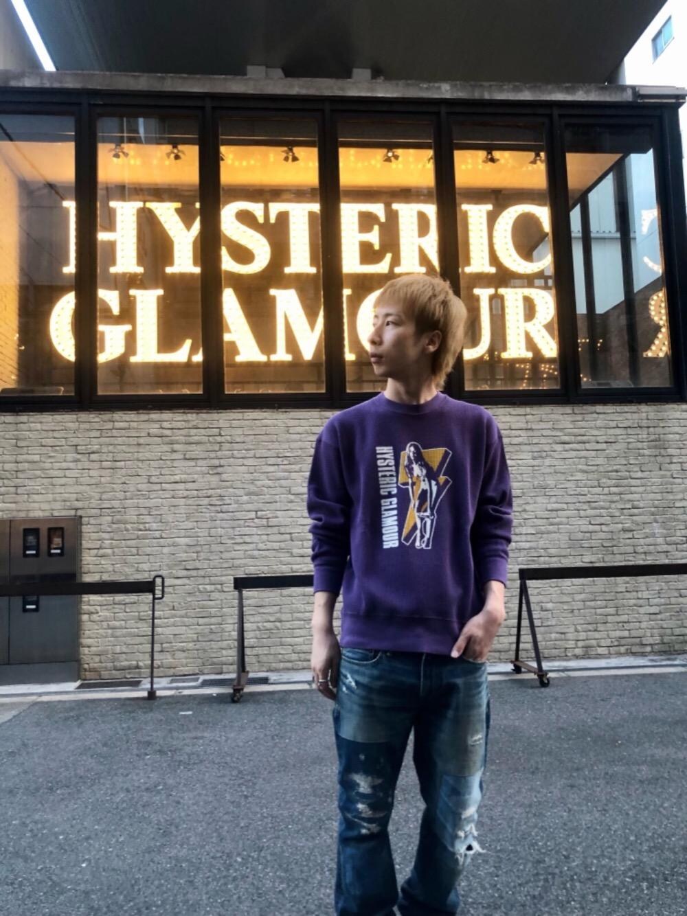 「スウェット、シンプルコーデ、ヒステリックグラマー、ストリートコーデ、グランジコーデ、でにむ、ロンt、hysteric glamour、らふこーで」｜「HYSTERIC GLAMOURのパッチワークリメイク スリムストレートデニムパンツ（デニムパンツ、ブルー系）」を使った、tomoyaさん（メンズ・174cm）の夏コーディネートの1枚目の写真