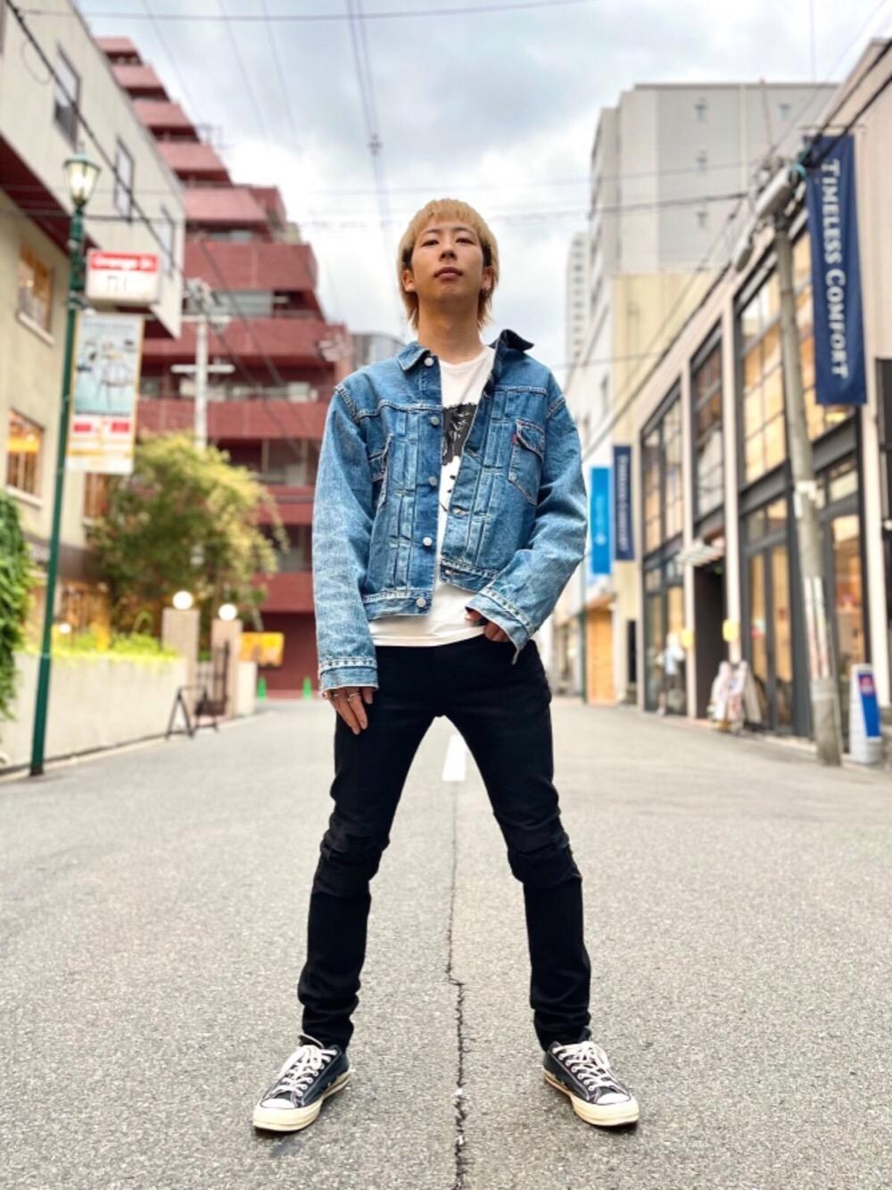 「スキニー、シンプルコーデ、カジュアルコーデ、ヒステリックグラマー、秋コーデ、ロックコーデ、でにむ、hysteric glamour」｜「HYSTERIC GLAMOURのKPR加工ISKOリメイクスリムデニムパンツ（デニムパンツ、ブラック系）」を使った、tomoyaさん（メンズ・174cm）の夏コーディネートの1枚目の写真